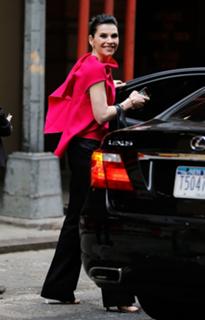 Julianna Margulies feet photo thumbnail