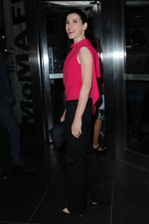 Julianna Margulies feet photo thumbnail
