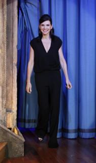 Julianna Margulies feet photo thumbnail