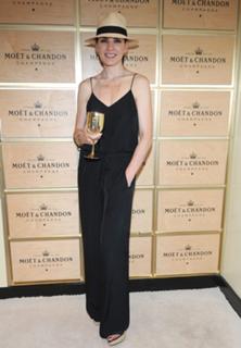Julianna Margulies feet photo thumbnail