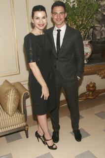 Julianna Margulies feet photo thumbnail