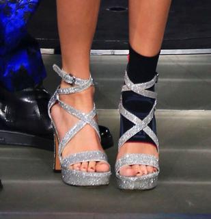 Taylor Swift feet photo thumbnail