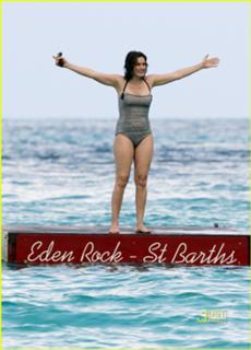 Mariska Hargitay feet photo thumbnail