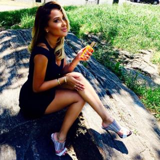 Adrienne Houghton feet photo thumbnail