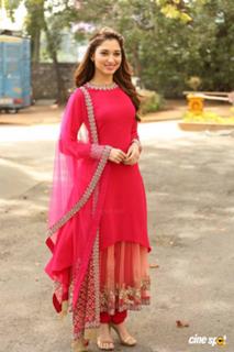 Tamannaah Bhatia feet photo thumbnail