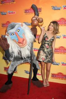 Sarah Hyland feet photo thumbnail