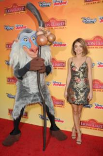 Sarah Hyland feet photo thumbnail