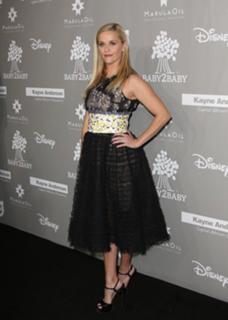 Reese Witherspoon feet photo thumbnail