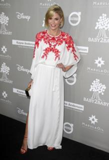 Julie Bowen feet photo thumbnail