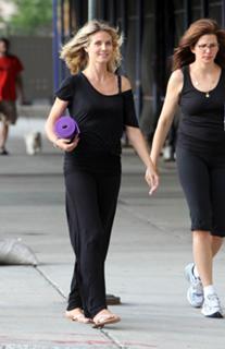 Heidi Klum feet photo thumbnail