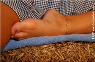 Christina Model feet photo thumbnail