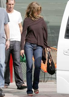 Jennifer Aniston feet photo thumbnail