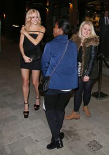 Pixie Lott feet photo thumbnail