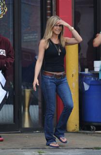 Jennifer Aniston feet photo thumbnail