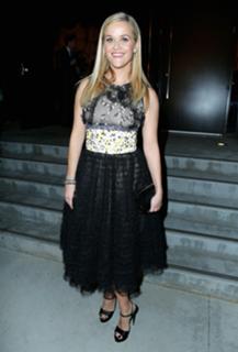 Reese Witherspoon feet photo thumbnail