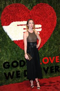 Emily Blunt feet photo thumbnail