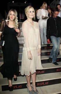 Mischa Barton feet photo thumbnail