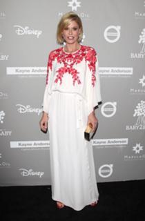 Julie Bowen feet photo thumbnail