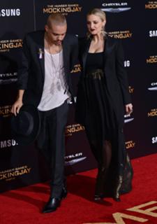 Ashlee Simpson feet photo thumbnail