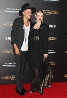 Ashlee Simpson feet photo thumbnail