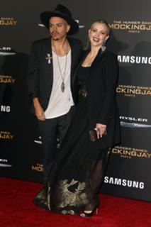 Ashlee Simpson feet photo thumbnail