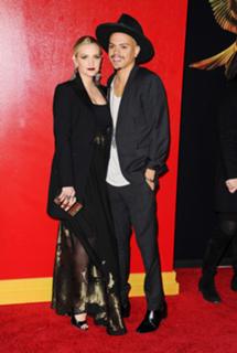 Ashlee Simpson feet photo thumbnail