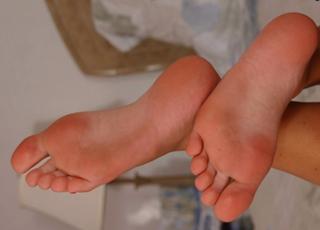 Christina Model feet photo thumbnail