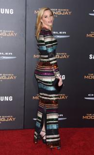 Elizabeth Banks feet photo thumbnail