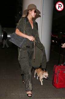 Chrissy Teigen feet photo thumbnail