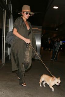 Chrissy Teigen feet photo thumbnail