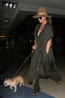 Chrissy Teigen feet photo thumbnail