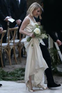 Emma Roberts feet photo thumbnail