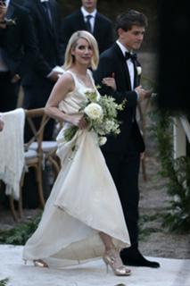Emma Roberts feet photo thumbnail