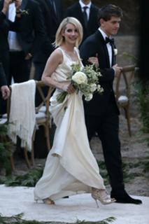 Emma Roberts feet photo thumbnail