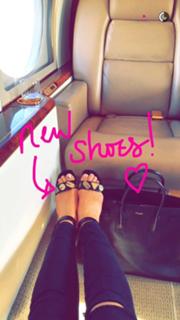 Rosie Huntington-Whiteley feet photo thumbnail