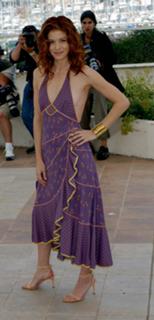 Debra Messing feet photo thumbnail