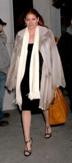 Debra Messing feet photo thumbnail