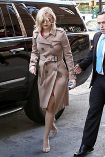 Jennifer Lawrence feet photo thumbnail