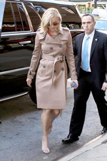 Jennifer Lawrence feet photo thumbnail