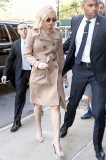 Jennifer Lawrence feet photo thumbnail