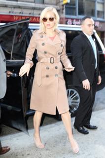 Jennifer Lawrence feet photo thumbnail