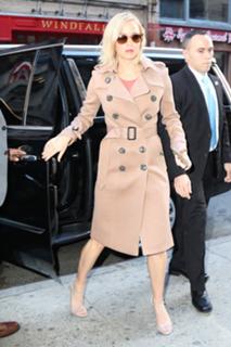 Jennifer Lawrence feet photo thumbnail