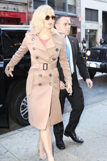 Jennifer Lawrence feet photo thumbnail