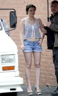 Helen Flanagan feet photo thumbnail