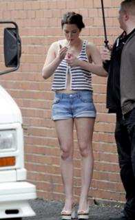 Helen Flanagan feet photo thumbnail