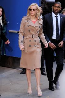 Jennifer Lawrence feet photo thumbnail