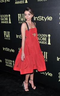 Sarah Hyland feet photo thumbnail