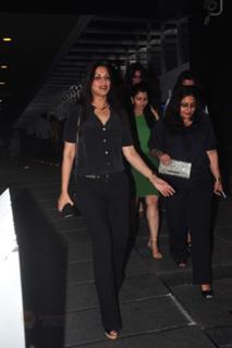 Sonali Bendre feet photo thumbnail
