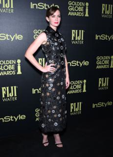Emily Blunt feet photo thumbnail