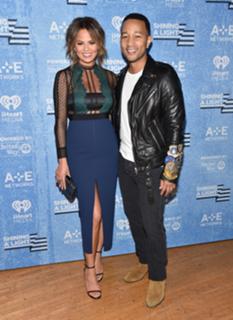 Chrissy Teigen feet photo thumbnail
